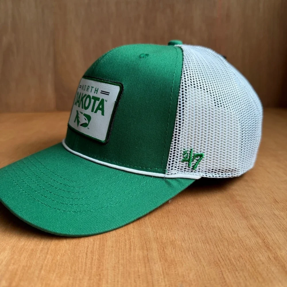 North Dakota Fighting Hawks Green Mesh Snapback Trucker Hat Cap streetwear retro